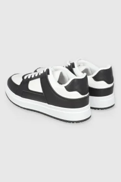 Tenis casual contraste materiales