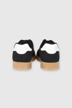 Tenis casual rayas punta suede