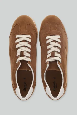 Tenis casual redondeado suede