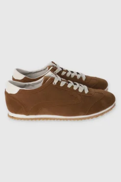 Tenis casual redondeado suede