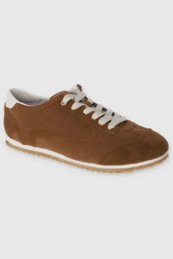 Tenis casual redondeado suede