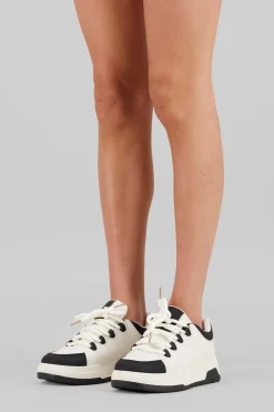 Tenis skater contrastes agujeta chunky