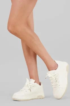 Tenis skater contrastes agujeta chunky