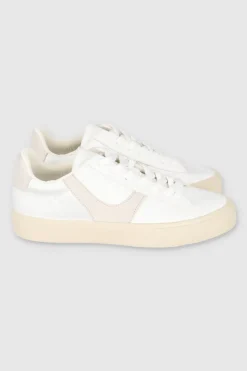 Tenis suela ancha detalle talon