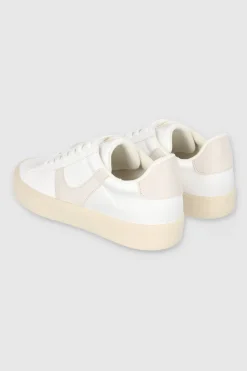 Tenis suela ancha detalle talon