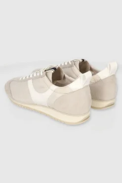 Tenis suela dentada contraste material