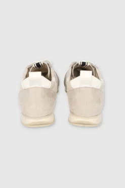 Tenis suela dentada contraste material