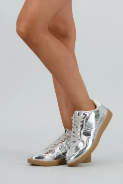 Tenis texturas cortes contrastes materiales