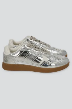 Tenis texturas cortes contrastes materiales