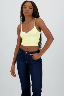 Top corto tirantes y contraste