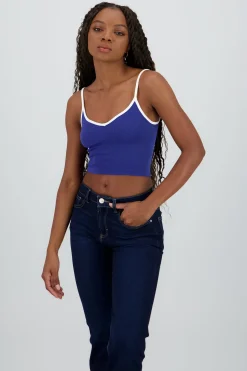 Top corto tirantes y contraste