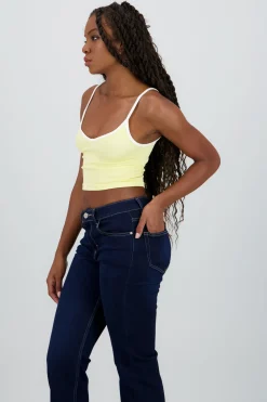 Top corto tirantes y contraste