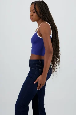 Top corto tirantes y contraste