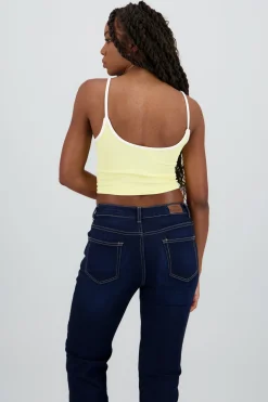 Top corto tirantes y contraste