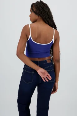 Top corto tirantes y contraste