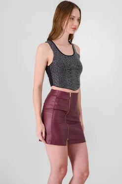 Top crop detalle piedras