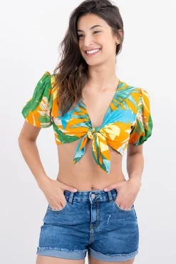 Top crop manga abullonada tropical