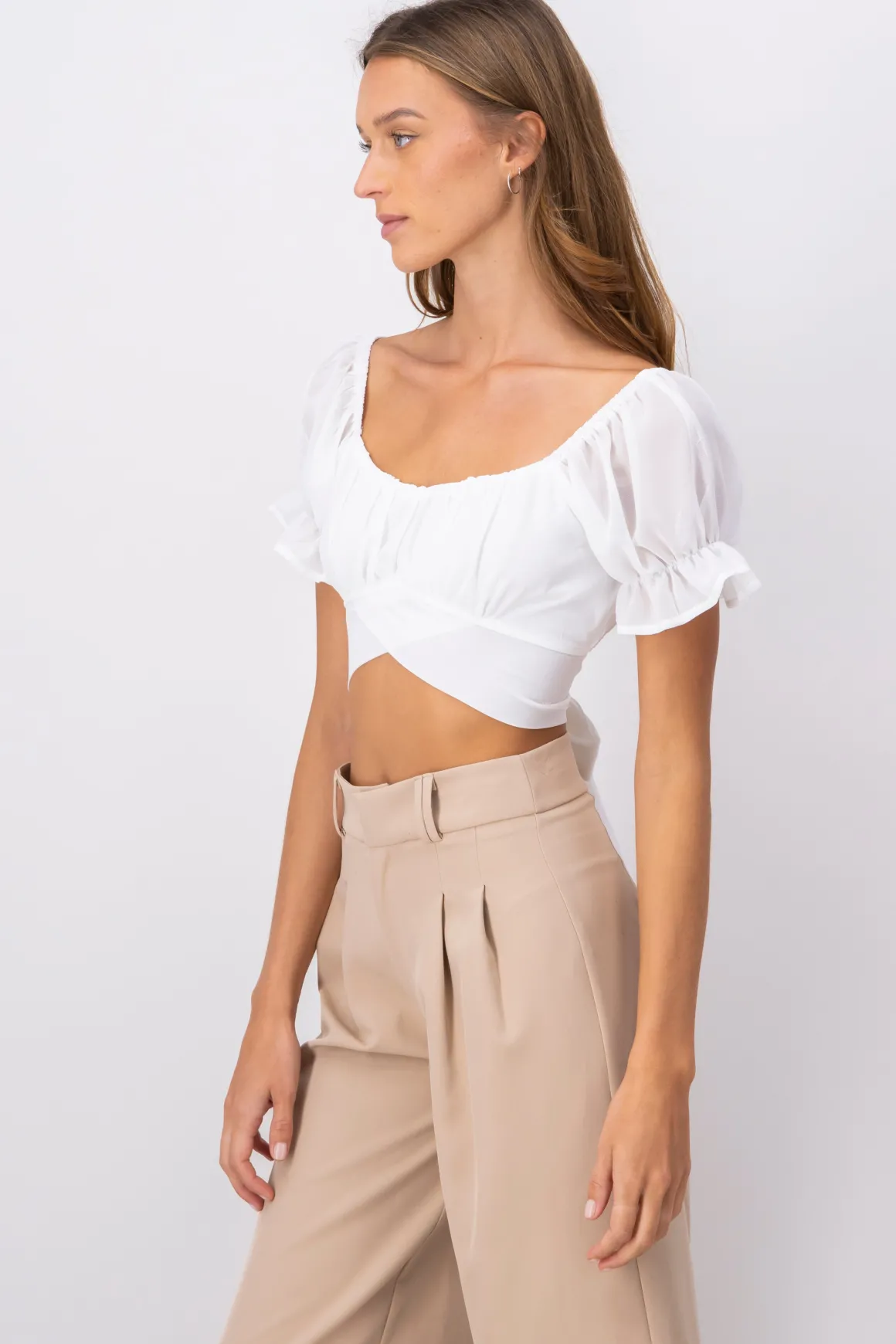 Top crop manga abullonada plisada