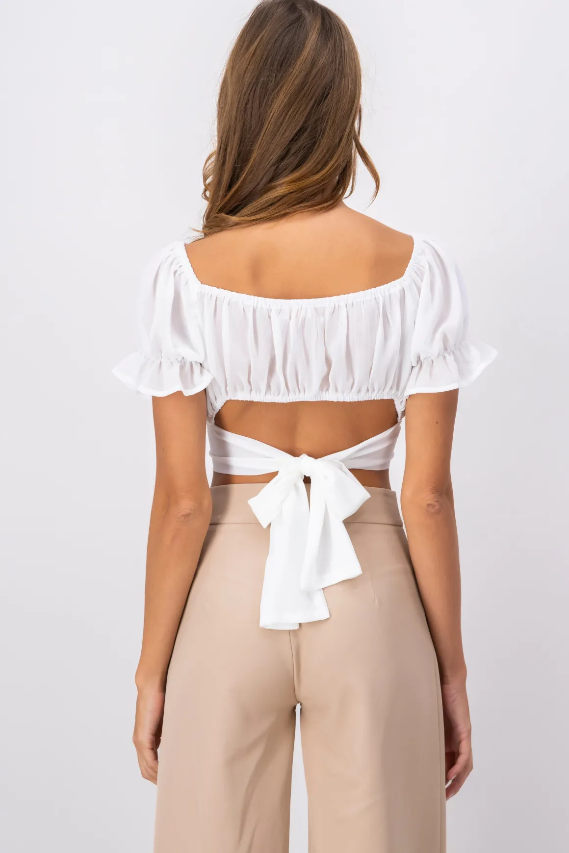 Top crop manga abullonada plisada