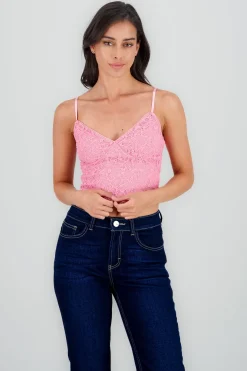 Top de encaje con detalle cuello v