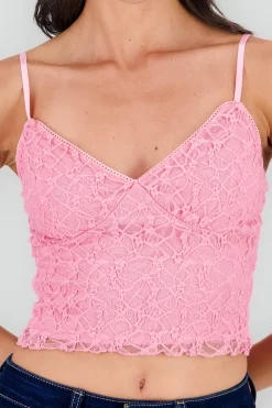 Top de encaje con detalle cuello v