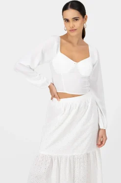 Top de manga larga con copas y detalle de rosa