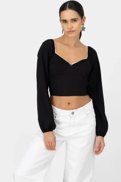 Top de manga larga con copas y detalle de moño