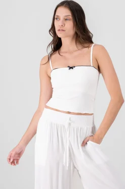 Top detalle contraste con moño