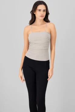 Top drapeado con copas