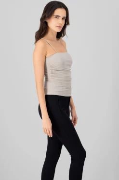 Top drapeado con copas