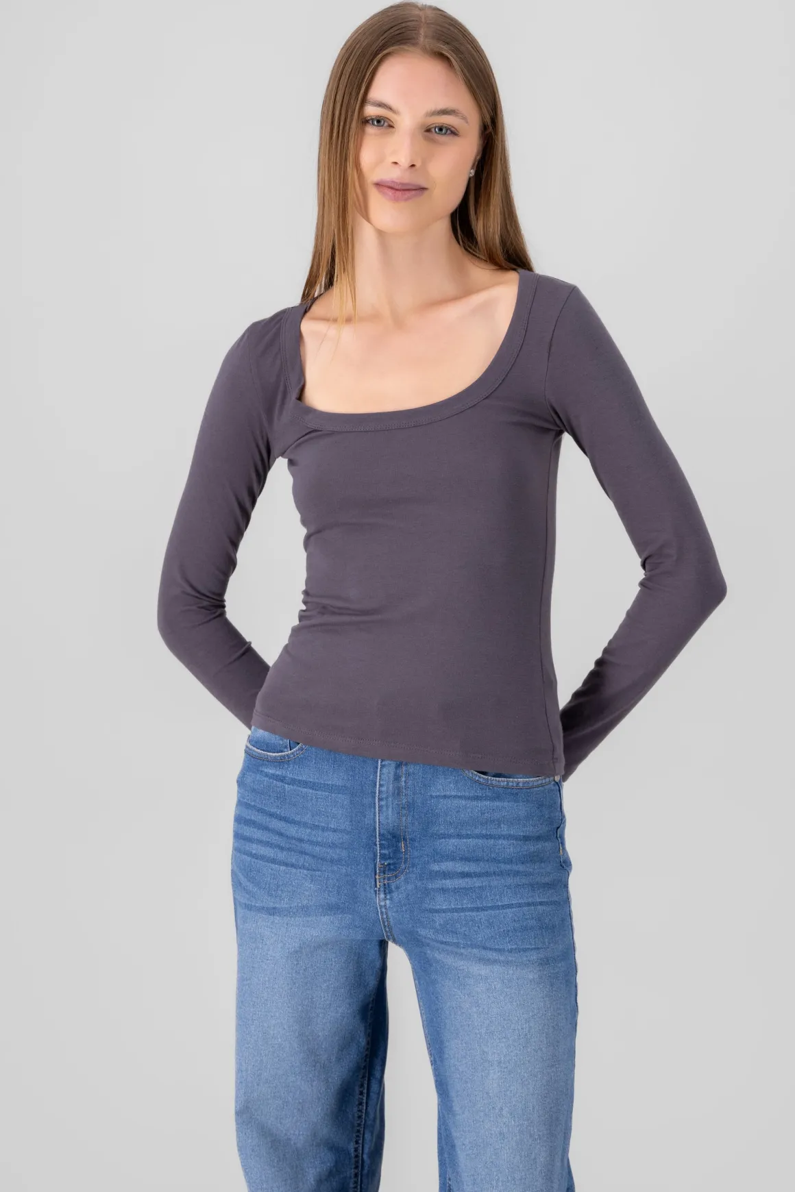 Top liso escote amplio