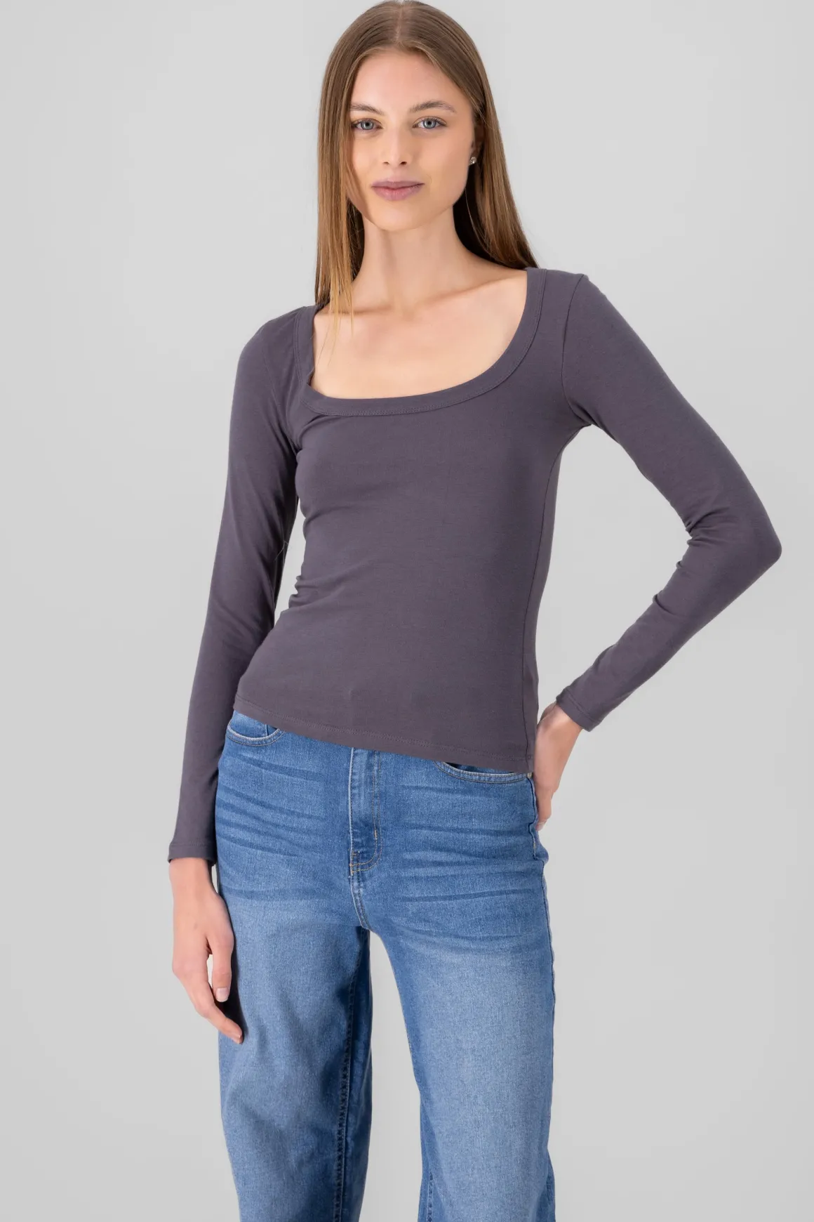 Top liso escote amplio