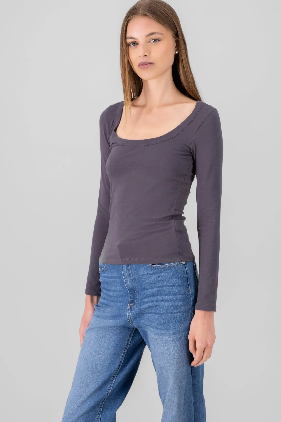 Top liso escote amplio