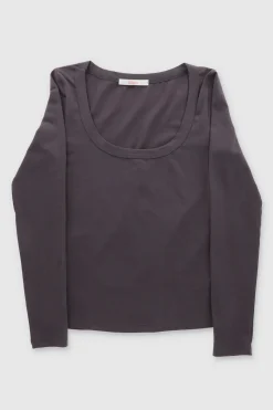 Top liso escote amplio