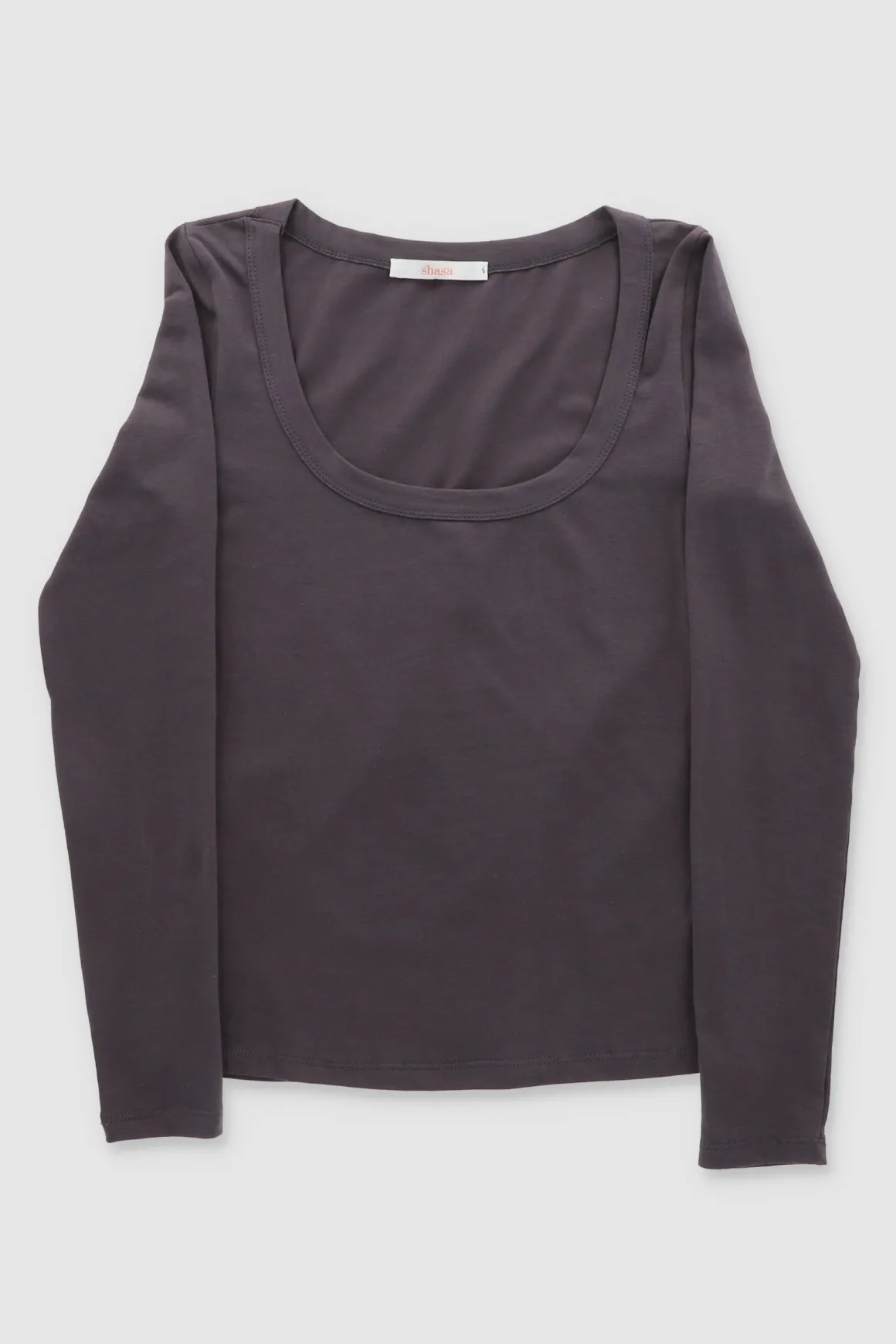 Top liso escote amplio