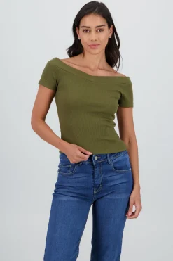 Top off shoulder manga corta