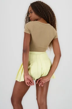 Top seamless de manga corta escotado