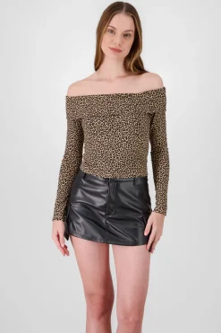 Top sin hombros animal print
