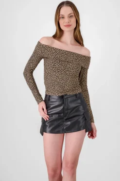 Top sin hombros animal print