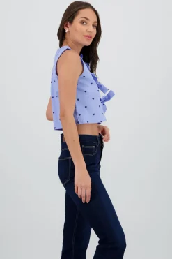 Top sin manga cuello redondo detalle lazos corazon