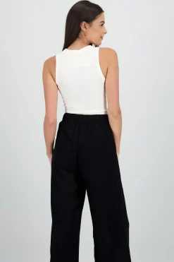 Top sin manga detalle seamless liso