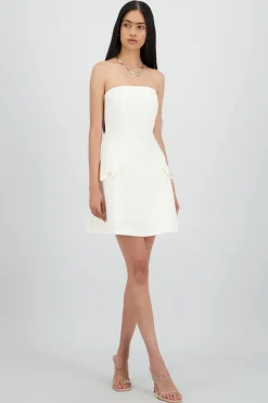 VESTIDO CON DETALLE DE FLOR