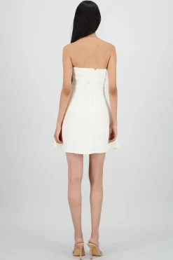 VESTIDO CON DETALLE DE FLOR