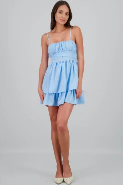 Vestido con escote cuadrado de olanes liso