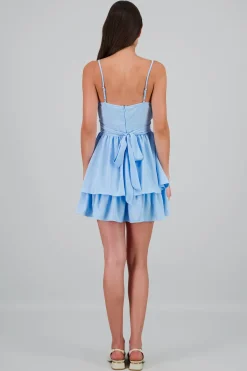 Vestido con escote cuadrado de olanes liso