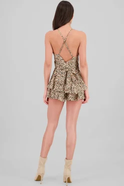 Vestido de olanes y cuello en V