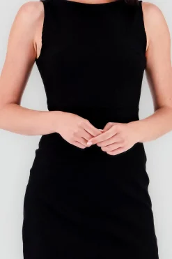 Vestido mini detalle abertura espalda