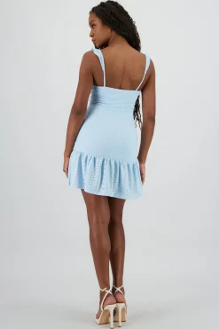 Vestido mini tela eyelet con copas