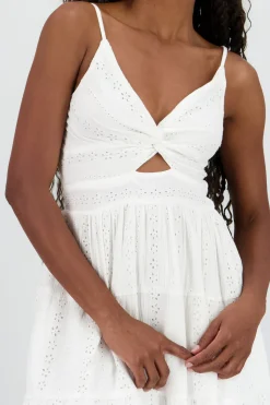 Vestido mini textura bordado detalle nudo