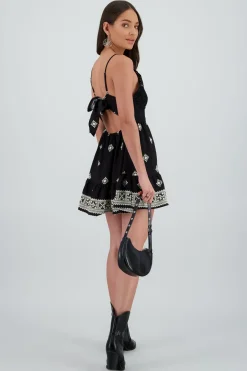 VESTIDO MINI TIRANTES DET BORDADO